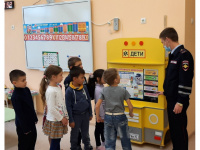 26 октября инспектор ДПС ГИБДД УВД по г. Симферополю провел встречу с детьми подготовительной группы, посвященную правилам дорожного движения.